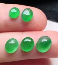 最近整理抽屜，發現自己囤了幾顆小蛋面，水頭都不錯，戴起來清爽，價格不高，有興趣可